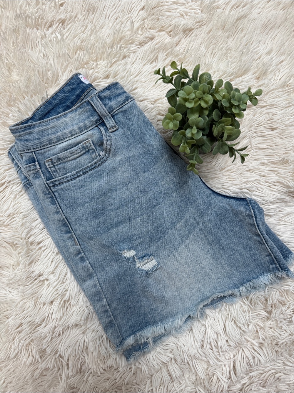 Discount Divas High-Rise Button Fly Jean Shorts 💗 Light Wash - Picture 8 of 11